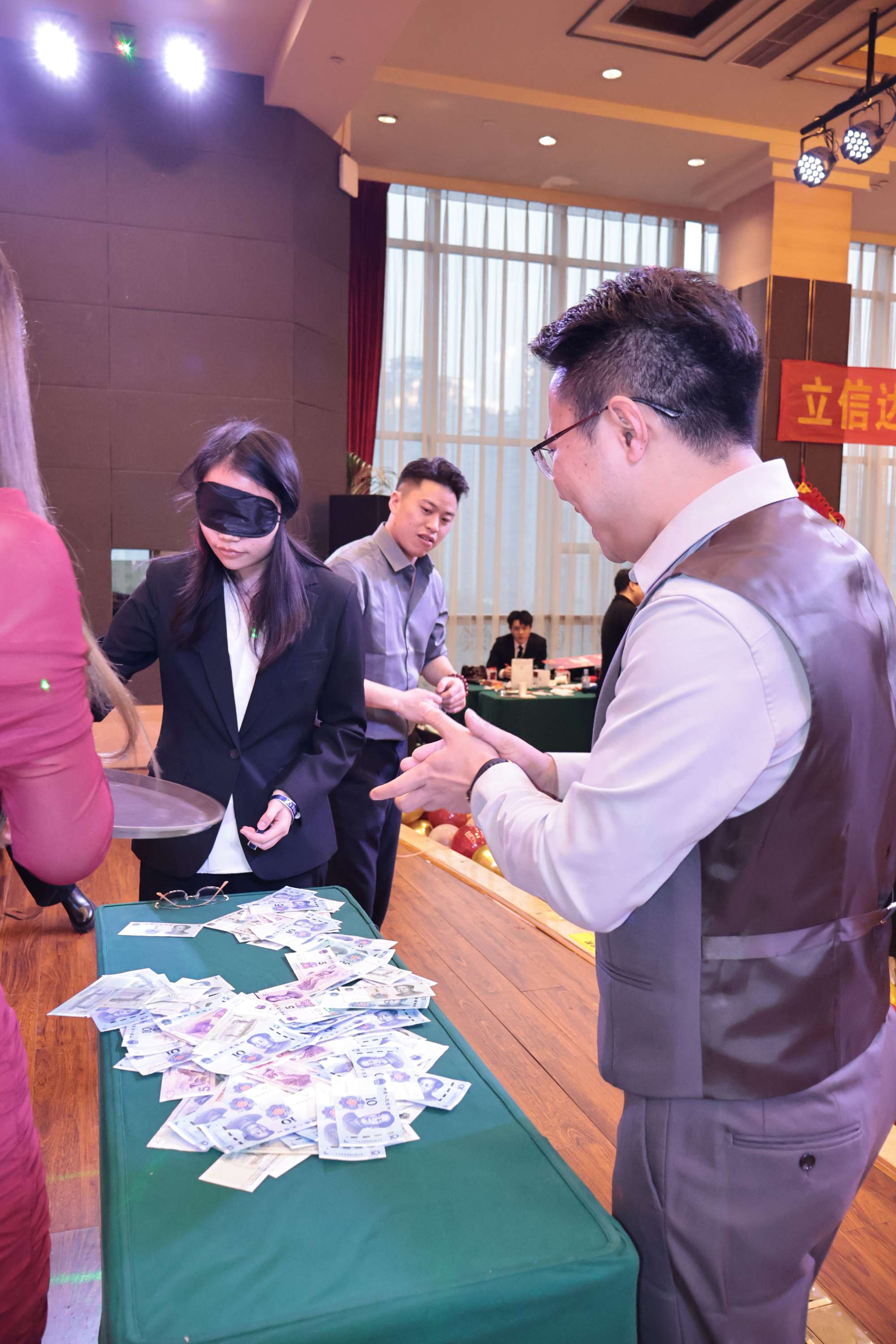 2025集團(tuán)年會(huì)“風(fēng)華十載，筑夢(mèng)未來”