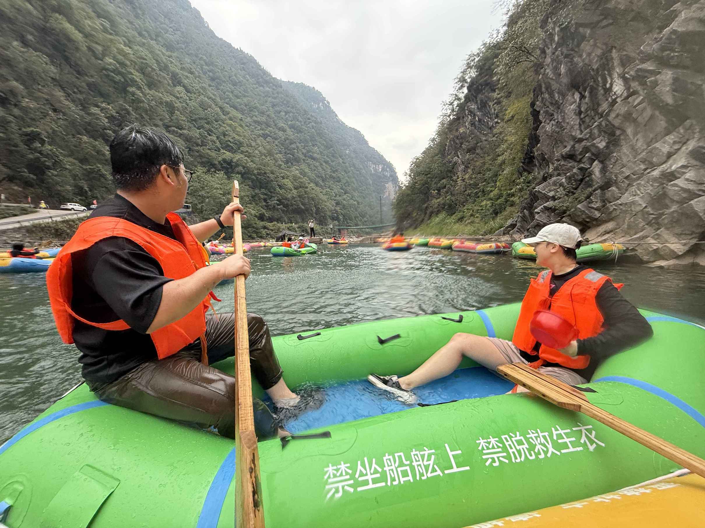 2025.8月集團(tuán)年中會(huì)“響馬河漂流”