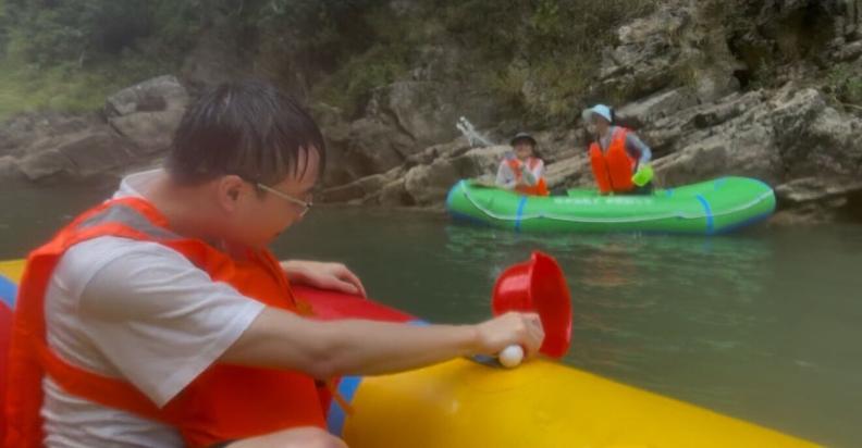 2025.8月集團(tuán)年中會(huì)“響馬河漂流”